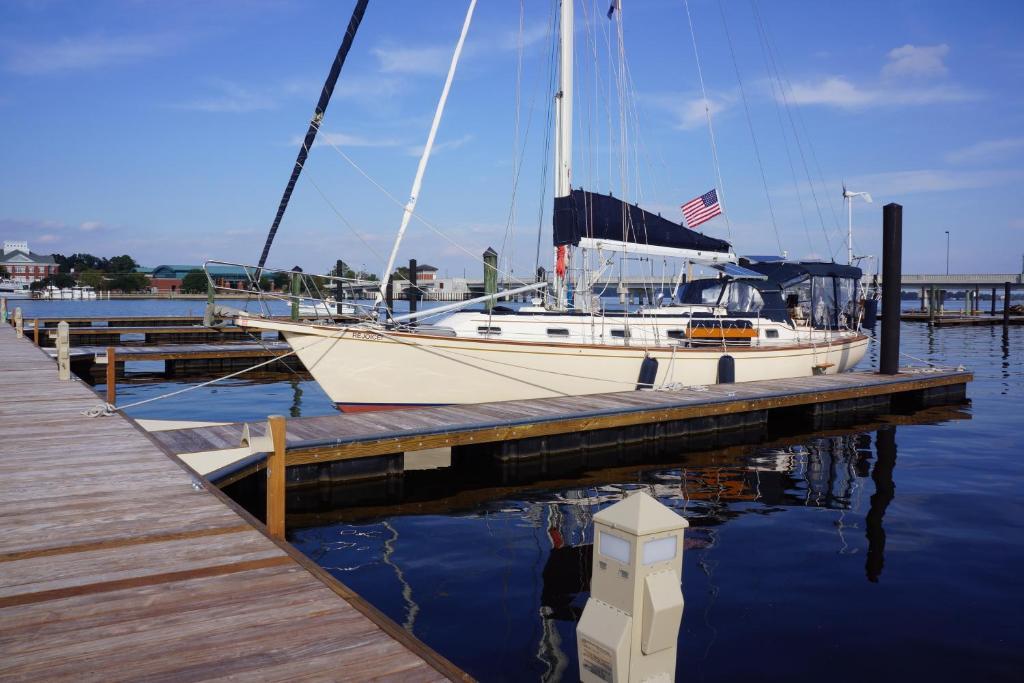 Bridgepointe Hotel & Marina New Bern Extérieur photo