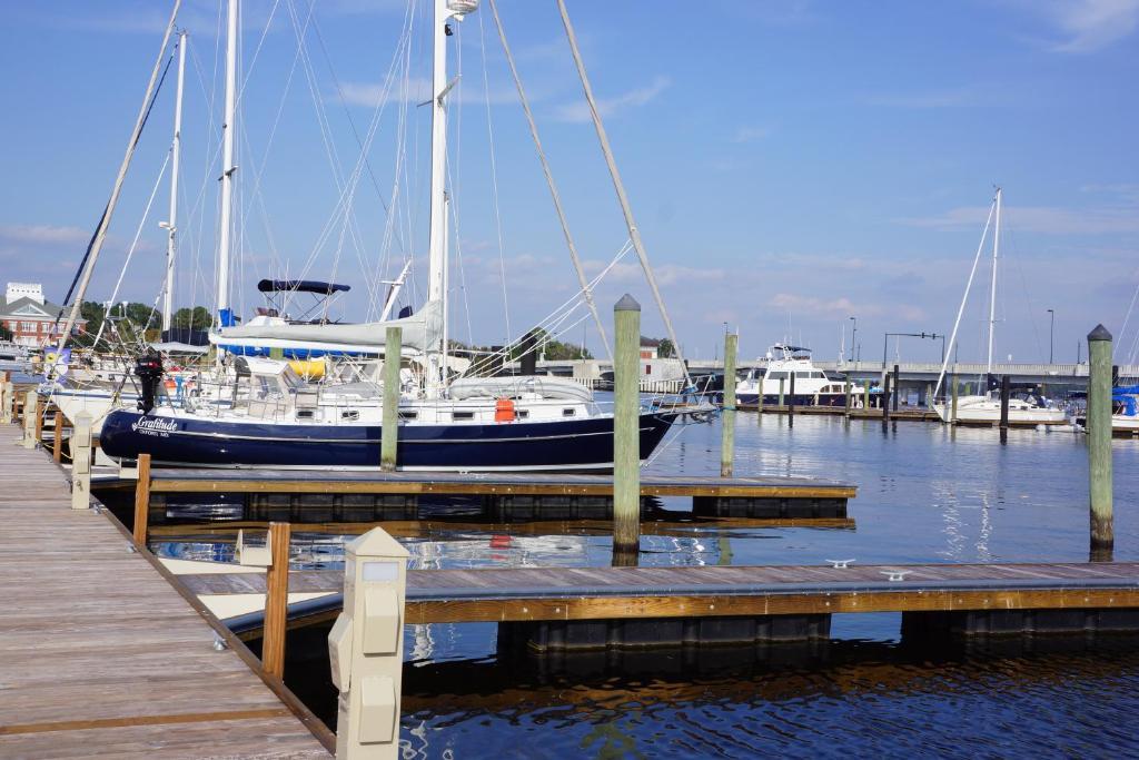 Bridgepointe Hotel & Marina New Bern Extérieur photo